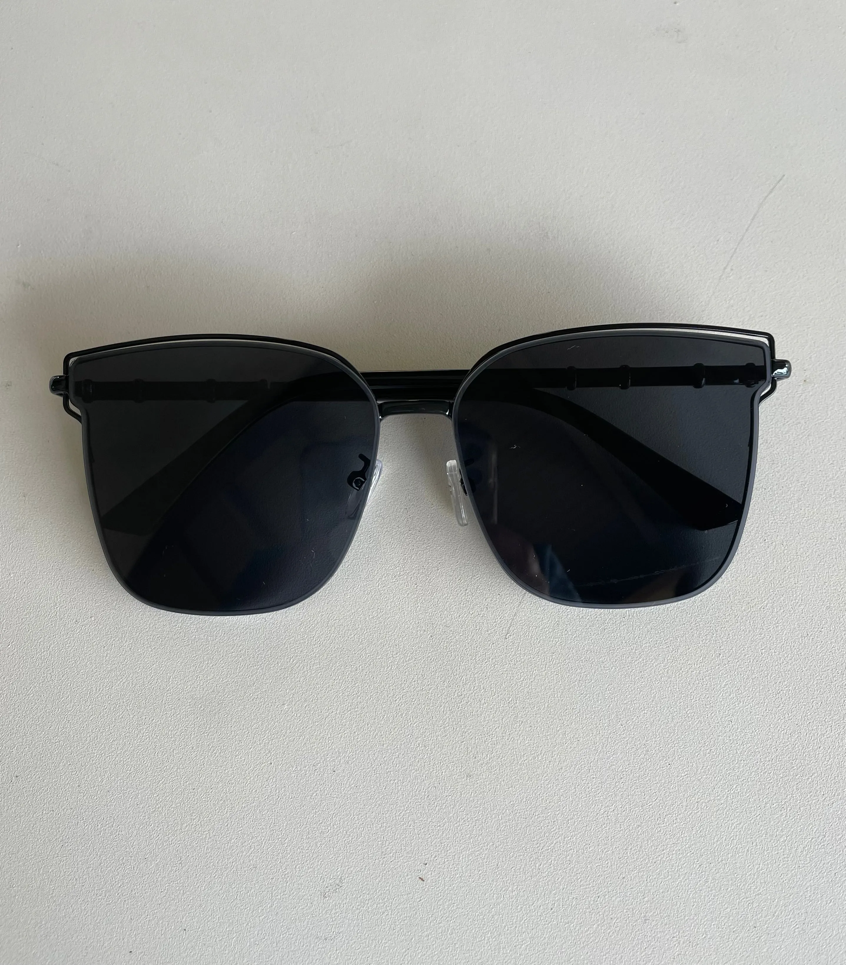 Luxe Black Frame Square Sunglasses